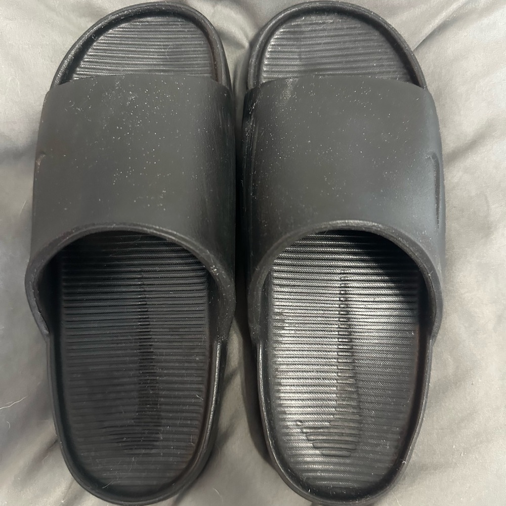 black nike slides